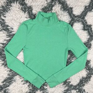 American Eagle Women's Green Ribbed Turtleneck Cropped Sweatshirt Size Medium